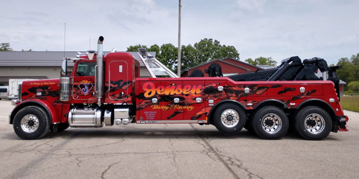 Huge tow truck graphics designed printed and installed by BYFUGLIEN!